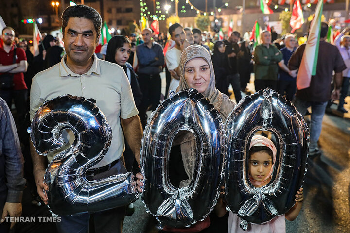 Tehran: 200th Night of Public Gatherings at Enghelab Square