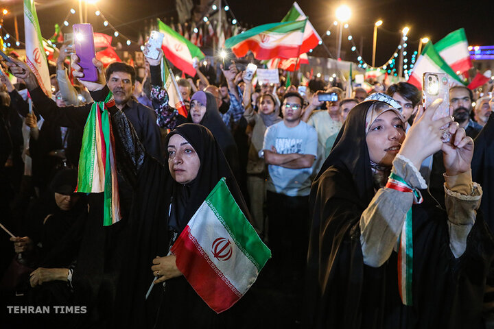Tehran: 200th Night of Public Gatherings at Enghelab Square