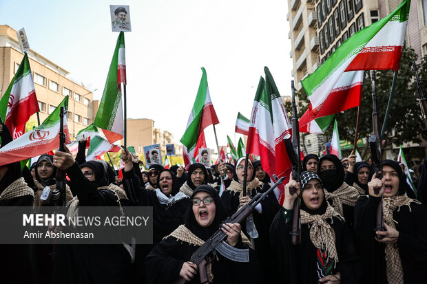 رزمایش جان‌فدایان ایران