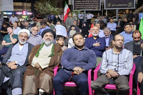 سادات: حضور شبانه مردم نشانه تغییر معادلات منطقه‌ای است