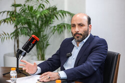 کریمی: ایران محاصره‌ناپذیر است؛ نباید منفعل باشیم