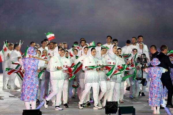 تصاویری از رژه کاروان ایران در مراسم افتتاحیه؛ حضور پررنگ بانوان