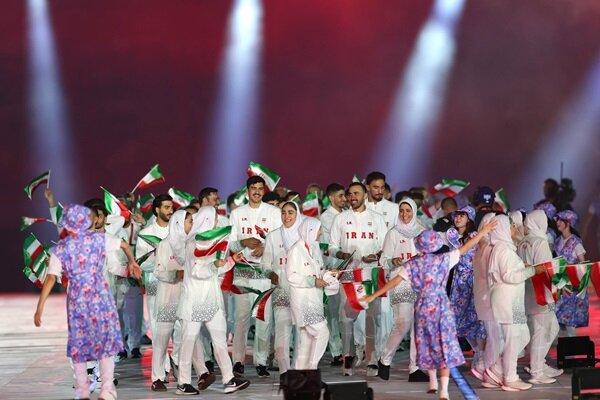 تصاویری از رژه کاروان ایران در مراسم افتتاحیه؛ حضور پررنگ بانوان