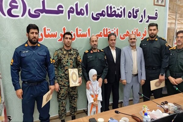 تجلیل فرمانده انتظامی لرستان از چهار کشتی‌گیر مدال‌آور و قهرمان کاراته