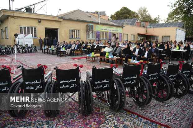 اهدا ۳۰۰ دستگاه ویلچیر به توانخواهان بهزیستی خراسان رضوی