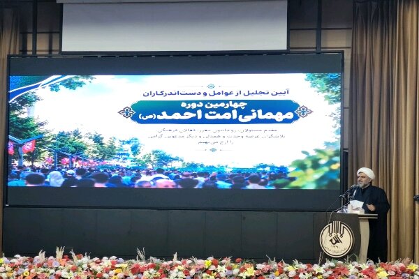عزت زمانی: «مهمانی امت احمد» نماد وحدت اقوام و مذاهب است عزت زمانی: «مهمانی امت احمد» نماد وحدت اقوام و مذاهب است