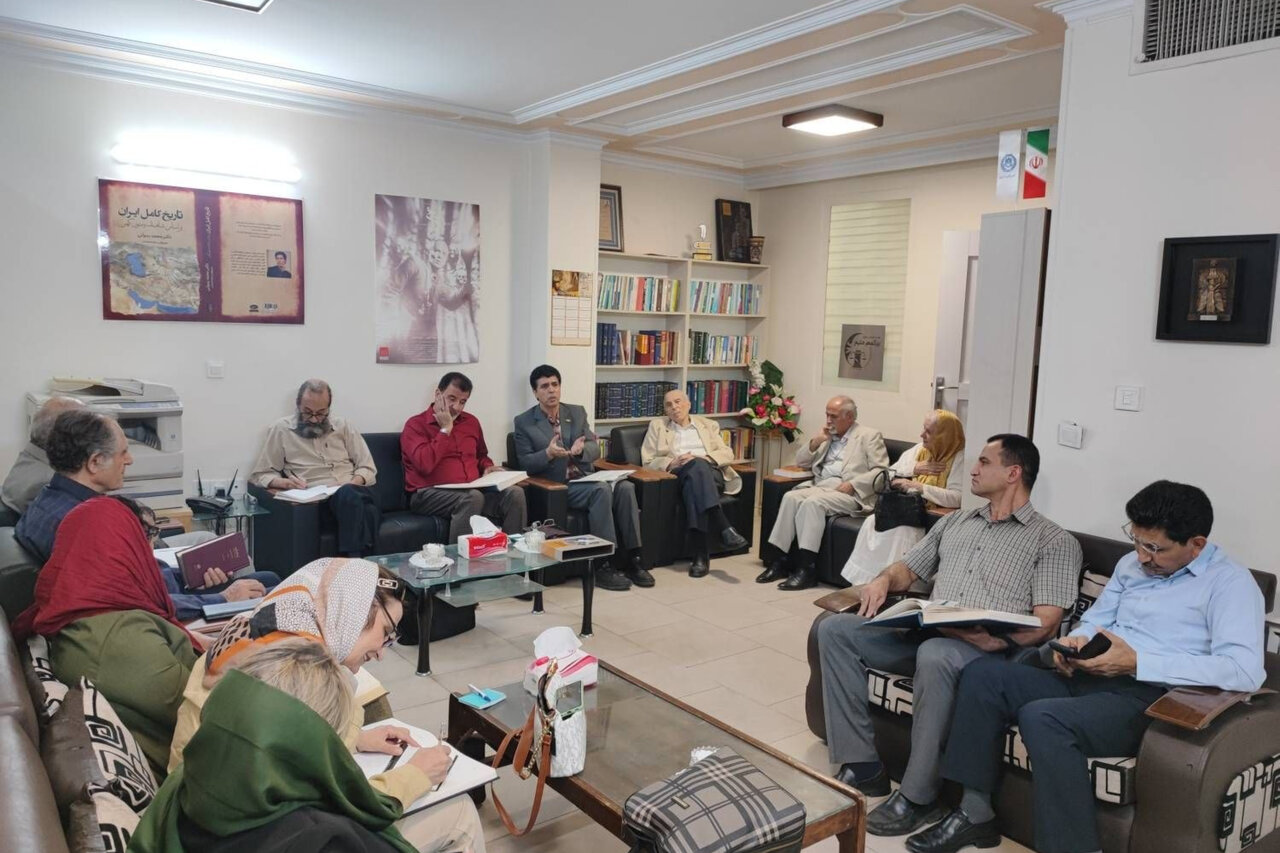 اصل شاهنامه نکات تاریخی، حقوقی و سیاسیاجتماعی آن است اصل شاهنامه نکات تاریخی، حقوقی و سیاسیاجتماعی آن است