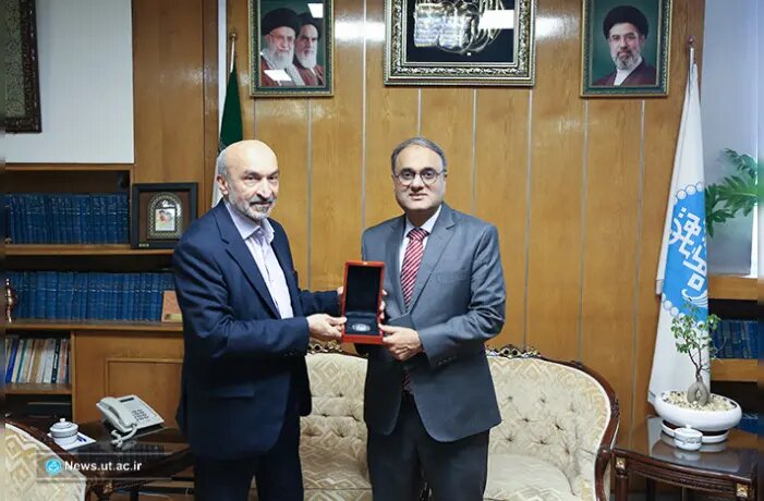 گزارش تحلیلی: تأکید رئیس دانشگاه تهران و سفیر پاکستان بر تقویت دیپلماسی علمی | مهر - کد cae0