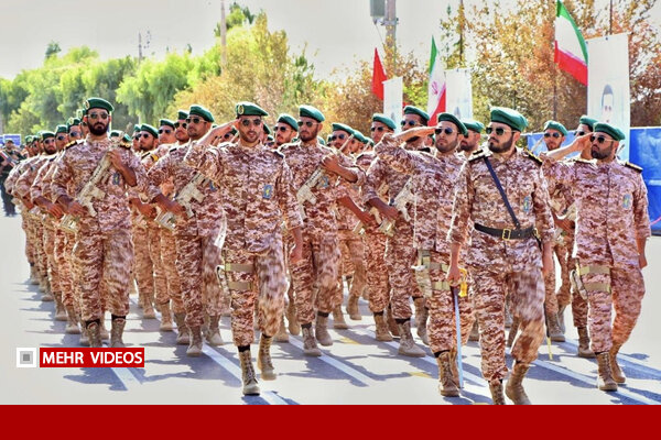 گام‌های استوار هنرآموزان درجه‌داری ارتش در رزم مقدماتی