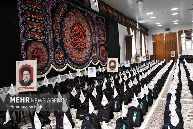 اهدای ۱۷۰۰ بسته کمک آموزشی هلال احمر به دانش آموزان در بیرجند
