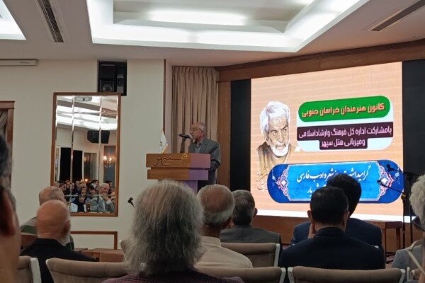 ادبیات، شناسنامه فرهنگی جامعه است