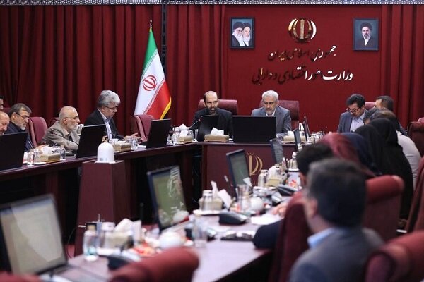 بررسی حق العمل جایگاه داران سوخت در کمیسیون اقتصاد دولت