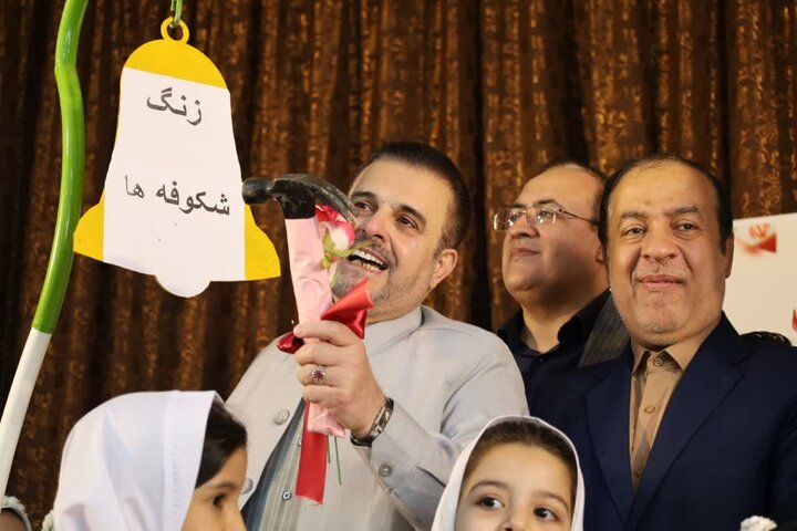 زنگ شکوفه‌ها برای ۲۰ هزار کلاس اولی در یزد نواخته شد