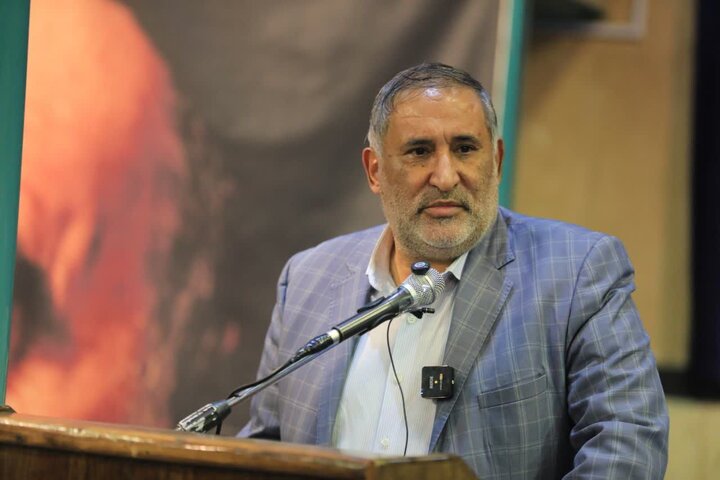 حماسی‌خوانی بازیگر سینما در جماران؛ هنرمندان بسیجی تجلیل شدند
