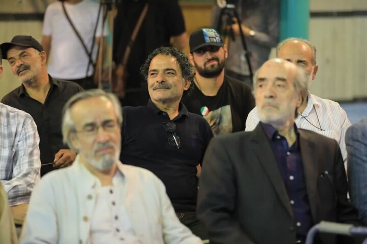 حماسی‌خوانی بازیگر سینما در جماران؛ هنرمندان بسیجی تجلیل شدند