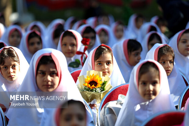 جشن شکوفه‌ها در همدان