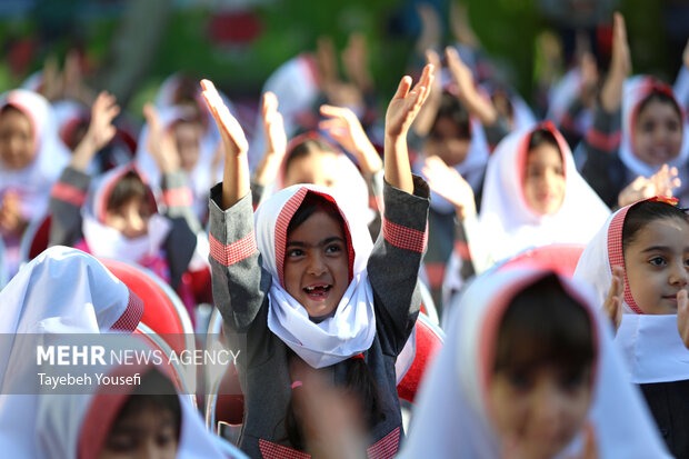 جشن شکوفهها در <a href='https://sayeb.ir/tag/%d9%87%d9%85%d8%af%d8%a7%d9%86'></div>همدان</a>