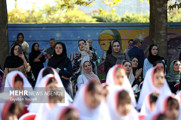 جشن شکوفه‌ها در همدان