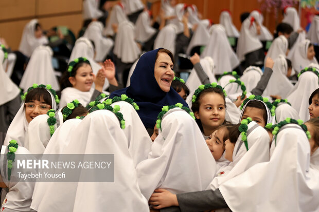 جشن شکوفه‌ها در همدان