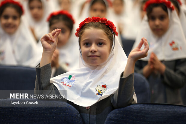 جشن شکوفهها در <a href='https://sayeb.ir/tag/%d9%87%d9%85%d8%af%d8%a7%d9%86'></div>همدان</a>