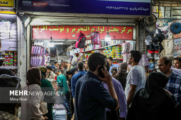 بازار لوازم‌التحریر در آستانه سال تحصیلی جدید در <a href='https://sayeb.ir/tag/%d8%aa%d8%a8%d8%b1%db%8c%d8%b2'></div>تبریز</a>