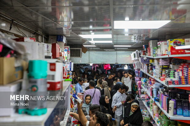 بازار لوازمالتحریر در آستانه سال تحصیلی جدید در <a href='https://sayeb.ir/tag/%d8%aa%d8%a8%d8%b1%db%8c%d8%b2'></div>تبریز</a>