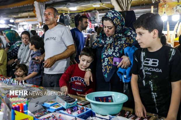 بازار لوازمالتحریر در آستانه سال تحصیلی جدید در <a href='https://sayeb.ir/tag/%d8%aa%d8%a8%d8%b1%db%8c%d8%b2'></div>تبریز</a>
