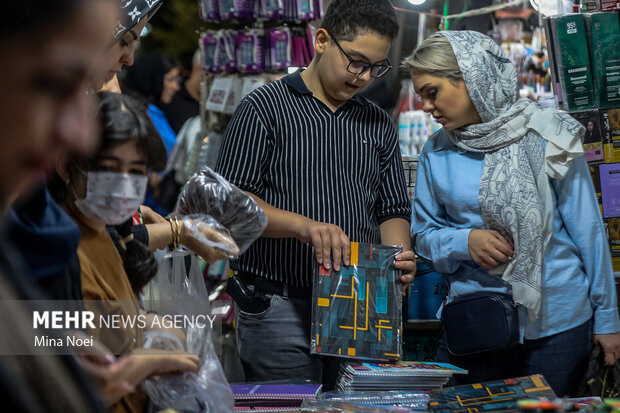 بازار لوازمالتحریر در آستانه سال تحصیلی جدید در <a href='https://sayeb.ir/tag/%d8%aa%d8%a8%d8%b1%db%8c%d8%b2'></div>تبریز</a>