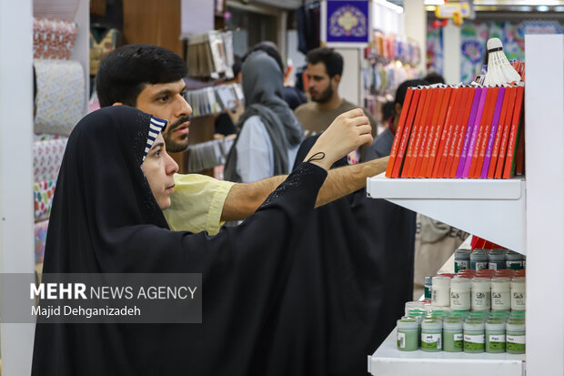 بازار لوازم‌التحریر در آستانه سال تحصیلی جدید در یزد