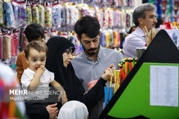 بازار لوازم‌التحریر در آستانه سال تحصیلی جدید در یزد