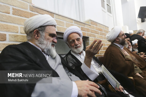 وداع با پیکر آیت‌الله شبیری زنجانی در قم
