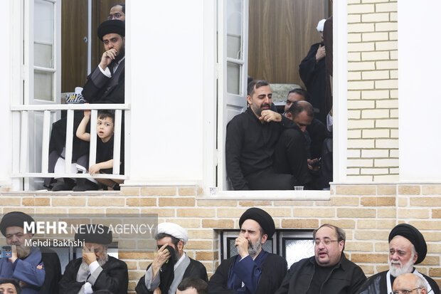 وداع با پیکر آیتالله شبیری زنجانی در قم وداع با پیکر آیتالله شبیری زنجانی در قم