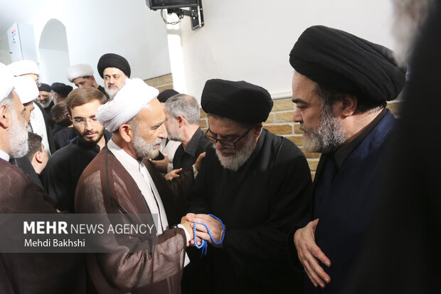 وداع با پیکر آیت‌الله شبیری زنجانی در قم
