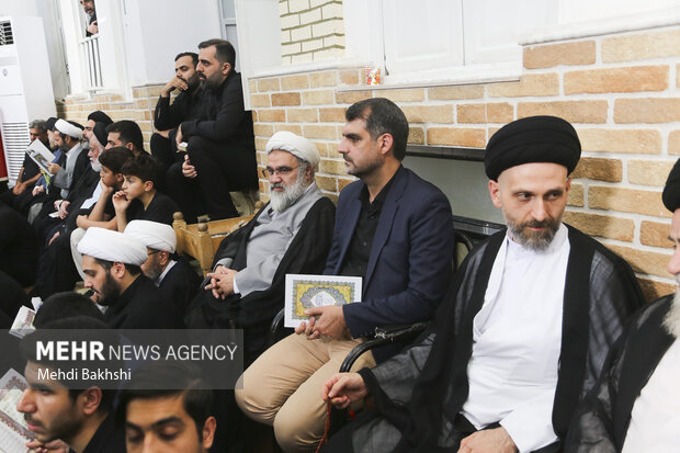 وداع با پیکر آیت‌الله شبیری زنجانی در قم