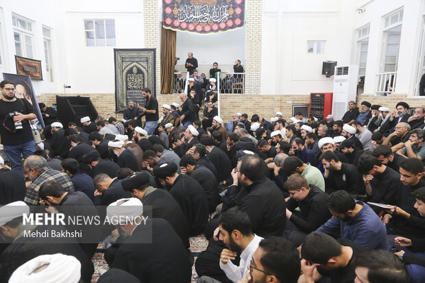 وداع با پیکر آیت‌الله شبیری زنجانی در قم