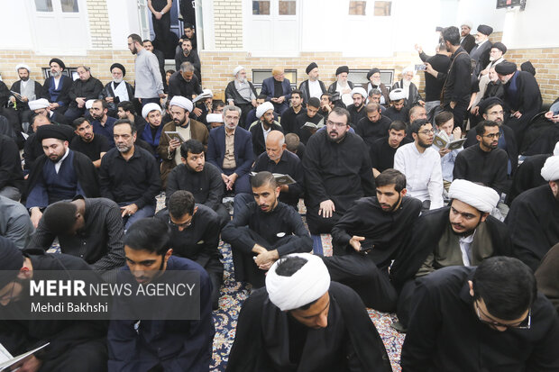 وداع با پیکر آیت‌الله شبیری زنجانی در قم