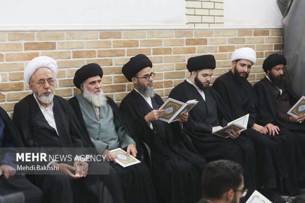 وداع با پیکر آیت‌الله شبیری زنجانی در قم