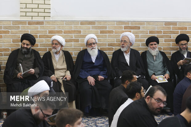 وداع با پیکر آیت‌الله شبیری زنجانی در قم