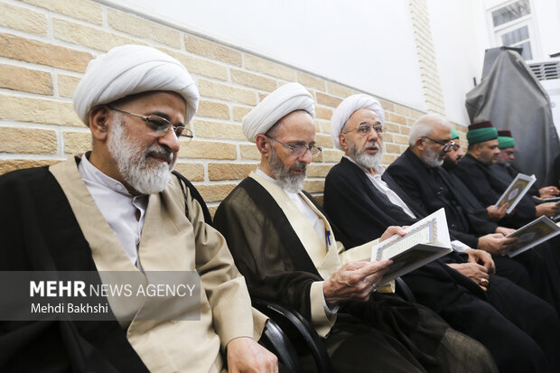 وداع با پیکر آیت‌الله شبیری زنجانی در قم
