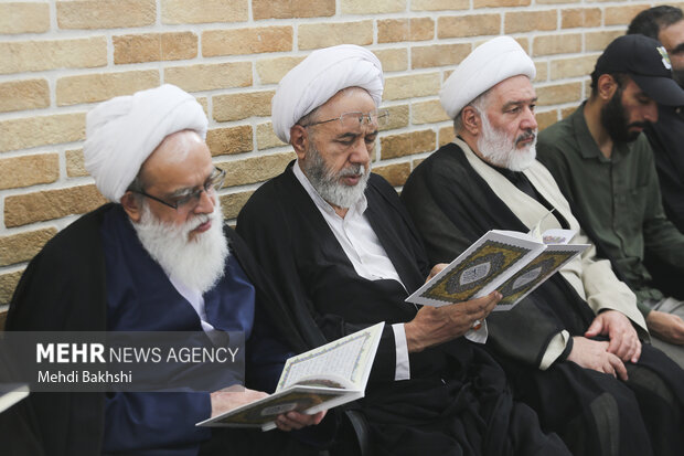 وداع با پیکر آیت‌الله شبیری زنجانی در قم