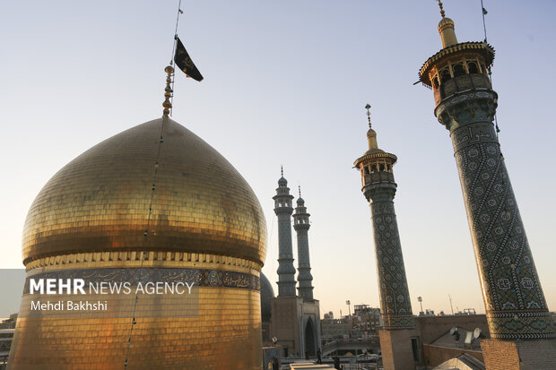 آیین تعویض پرچم حرم حضرت معصومه(س) به مناسبت شهادت بانوی کرامت