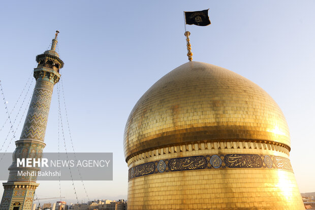 آیین تعویض پرچم حرم حضرت معصومه(س) به مناسبت شهادت بانوی کرامت
