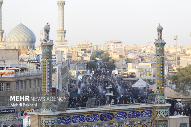آیین تعویض پرچم حرم حضرت معصومه(س) به مناسبت شهادت بانوی کرامت