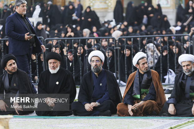 آیین تعویض پرچم حرم حضرت معصومه(س) به مناسبت شهادت بانوی کرامت