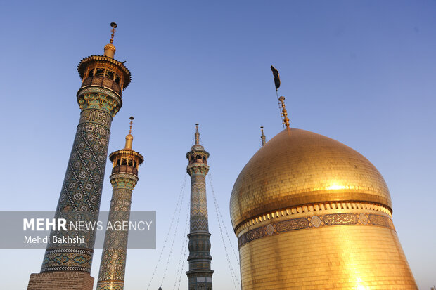 آیین تعویض پرچم حرم حضرت معصومه(س) به مناسبت شهادت بانوی کرامت