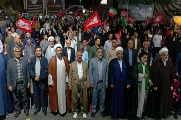 دویست و پنجمین شب ایستادگی مردم سنندج در حمایت از وطن
