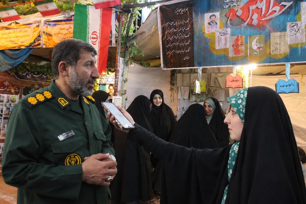 ۲۵ پایگاه بسیج تاکستان در نمایشگاه «اسوه» به نمایش درآمدند ۲۵ پایگاه بسیج تاکستان در نمایشگاه «اسوه» به نمایش درآمدند