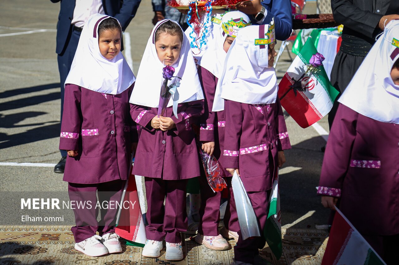 سال تحصیلی با حضور ۷۰۴ هزار دانش آموز در مدارس آذربایجان غربی آغاز شد سال تحصیلی با حضور ۷۰۴ هزار دانش آموز در مدارس آذربایجان غربی آغاز شد