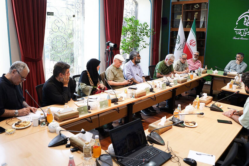 گردهمایی چهرههای سینمای ایران برای پیچینگ ۱۴۰۵ فارابی گردهمایی چهرههای سینمای ایران برای پیچینگ ۱۴۰۵ فارابی
