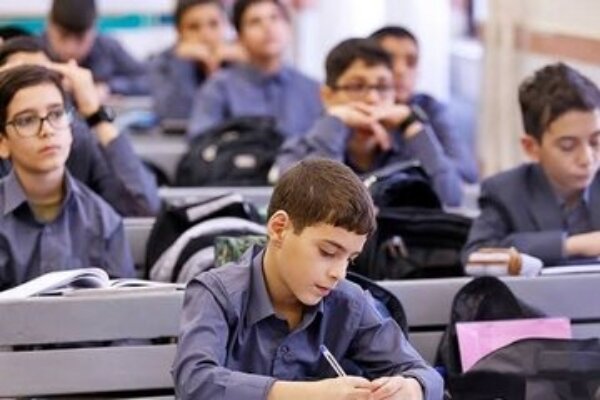 ۴۷۰۰ دانش‌آموز اردستانی سال تحصیلی جدید را آغاز کردند